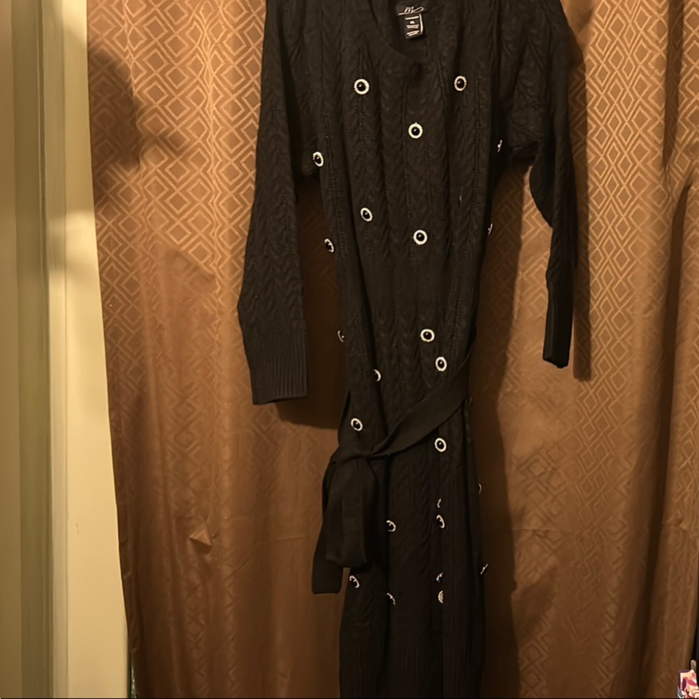 Chic Black Knit Drss with White and Black Gems